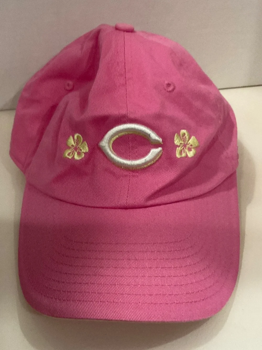 New Era Cincinnati Reds Pink Gold Clover Adjustable Youth Hat. Pre Owned